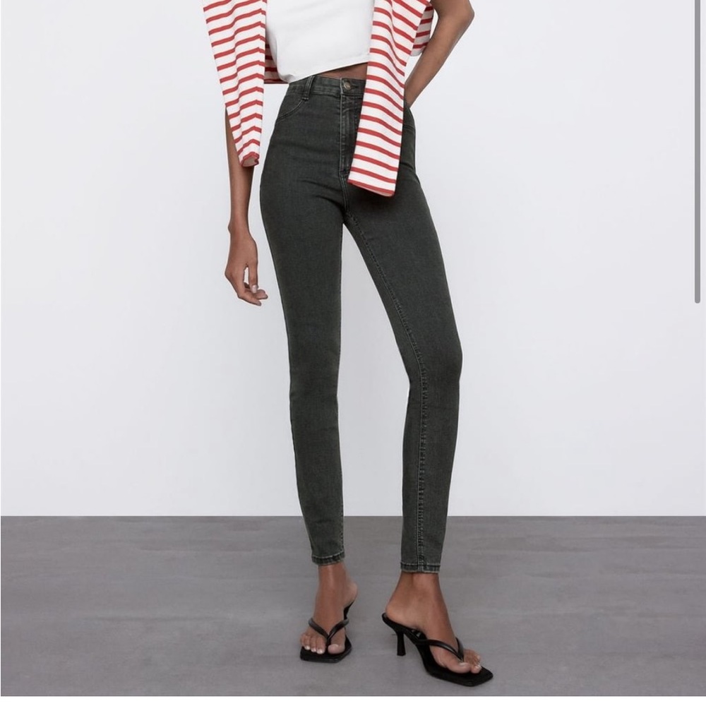 NWT Zara Size Anthracite Grey Super
Elastic Jeggings